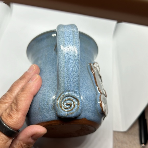 Mudworks Holiday coffee mug Cat with Santa Hat - Picture 3 of 4